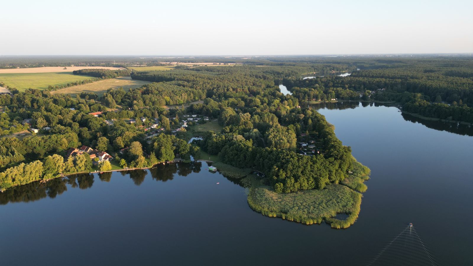 Die Halbinsel Zermützel mit Badestelle aus der Luft